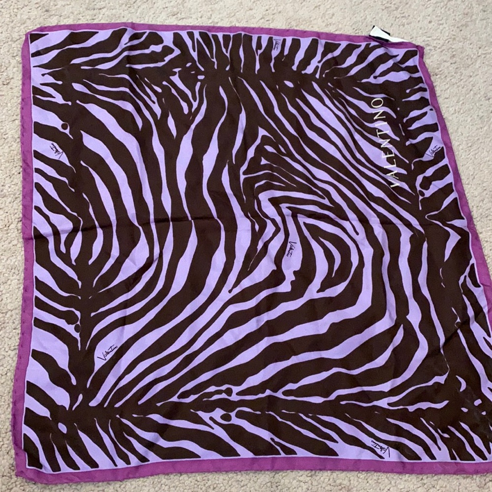 BIG SALE! Silk Valentino square